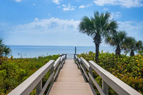 $2,400,000 | 121 Palm Island Lane, Vero Beach, FL 32963