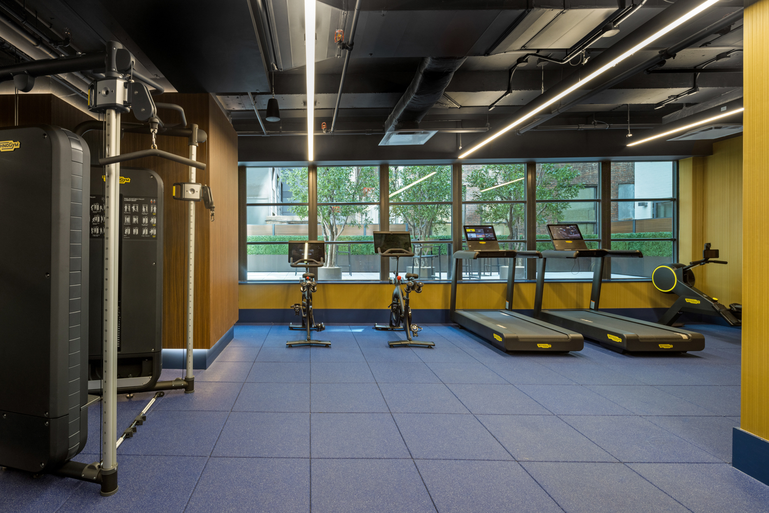 980 6th Avenue, Unit 416 Manhattan, NY 10018 - Photo 16 of 22 a swimming pool with outdoor seating and a tub