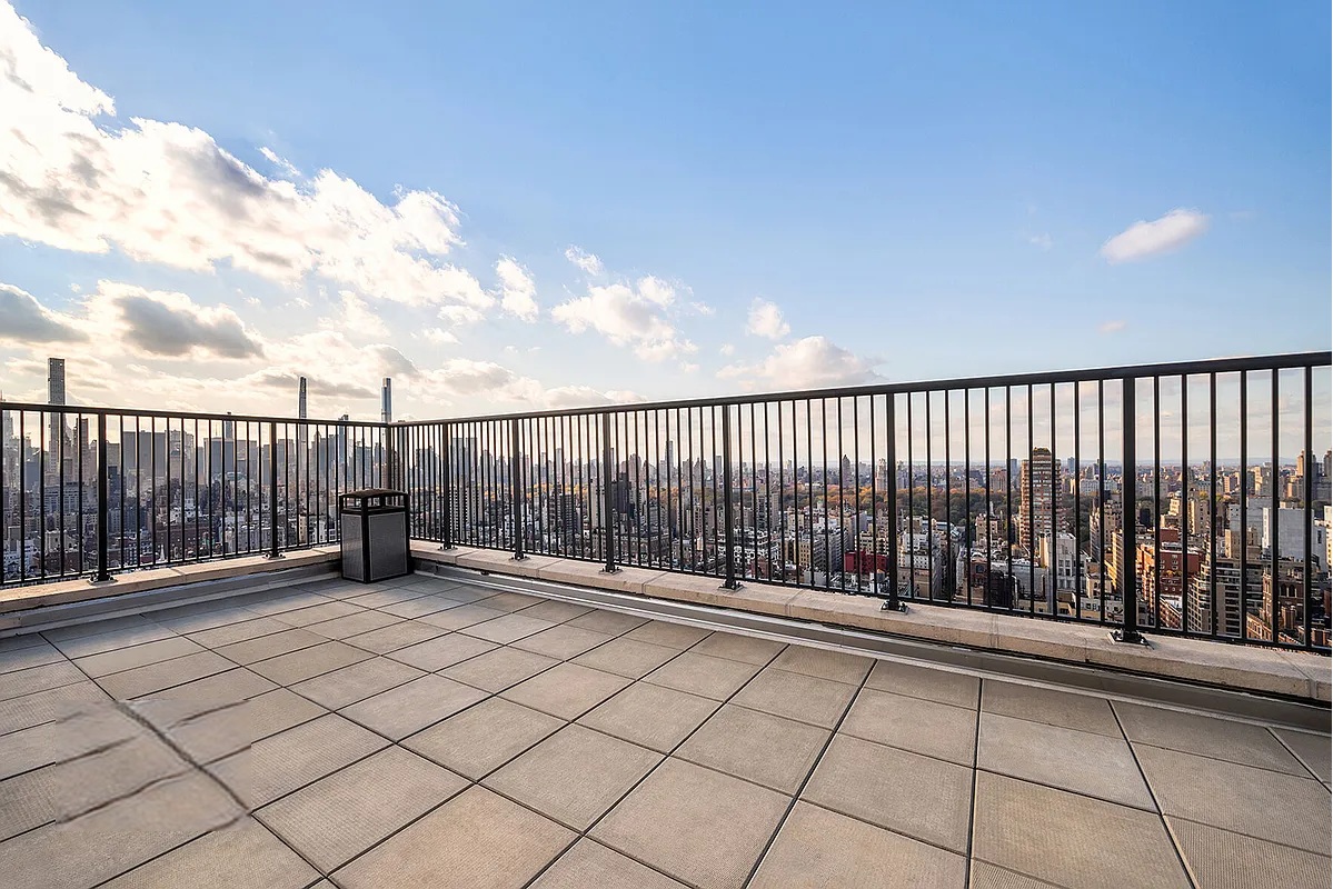 171 East 84th Street, Unit 4B Manhattan, NY 10028 - Photo 18 of 20 a view of a terrace