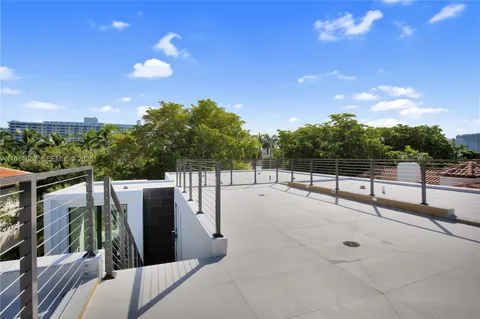 $6,350,000 | 5630 Pine Tree Drive, Miami Beach, FL 33140