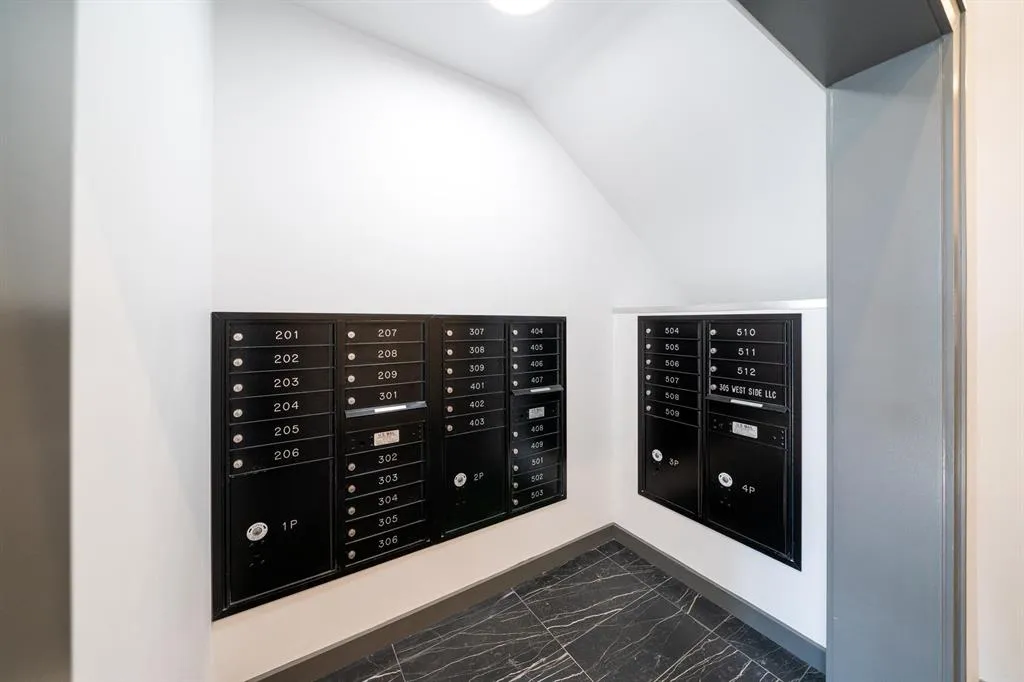 $2,700 | 305 West Side Avenue, Unit 204, Jersey City, NJ 07305