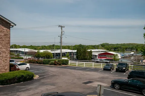 $250,000 | 250 Sanders Ferry Road, Unit 5, Hendersonville, TN 37075