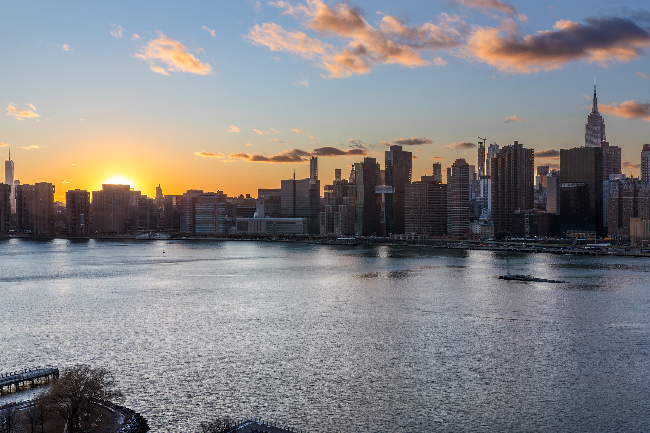 46-30 Center Boulevard, Unit PH8 Queens, NY 11109 - Photo 22 of 32 a view of water with city view