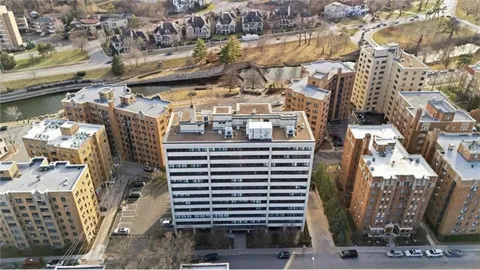 $235,000 | 803 West 48th Street, Unit 605, Kansas City, MO 64112
