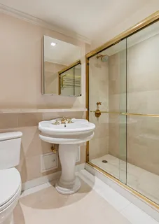 $3,000,000 | 10 East 70th Street, Unit 3A | Lenox Hill