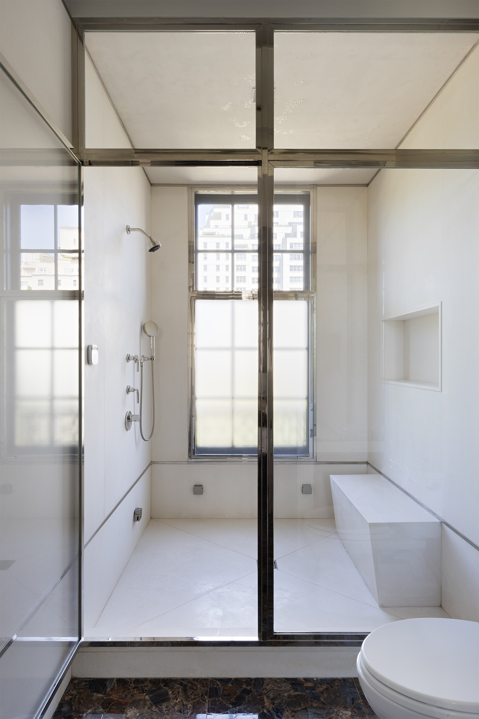 2 East 70th Street, Unit 4A Manhattan, NY 10021 - Photo 8 of 17 a view of bathroom with bathtub and window