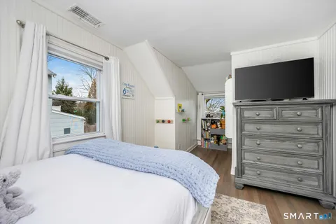 $1,150,000 | 16 Fairfield Avenue, Darien, CT 06820