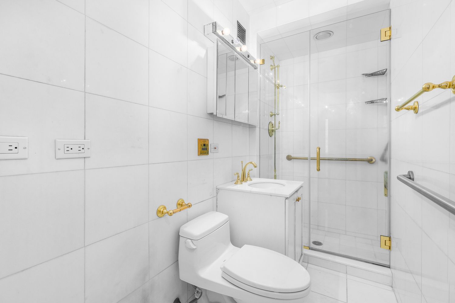 $2,800,000 | 860 5th Avenue, Unit 12K | Lenox Hill