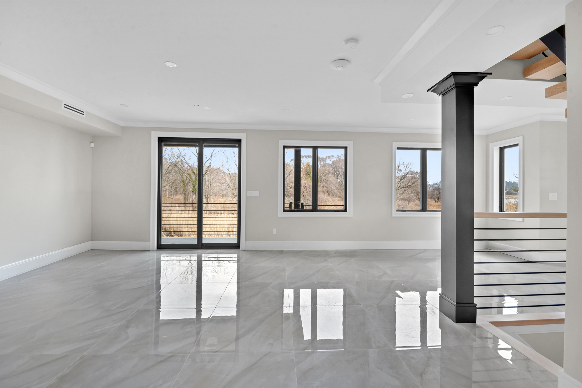 5 Osprey Court Staten Island, NY 10308 - Photo 17 of 50 a view of an empty room and window