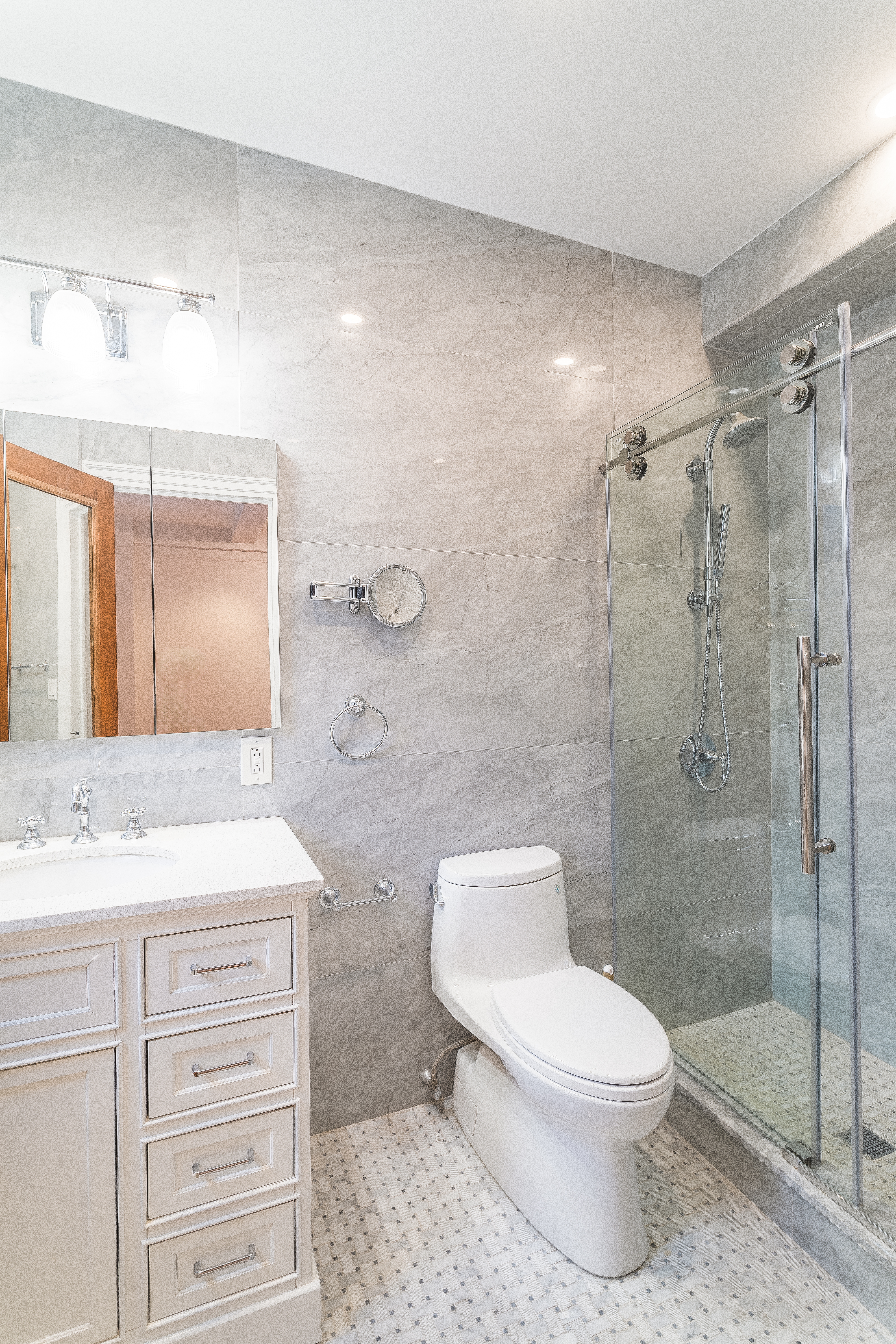 180 East 79th Street, Unit 5A Manhattan, NY 10075 - Photo 11 of 19 a bathroom with a toilet a sink and shower