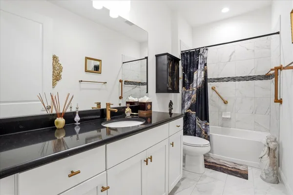 $575,000 | 2318 Marquesa Circle, Naples, FL 34112