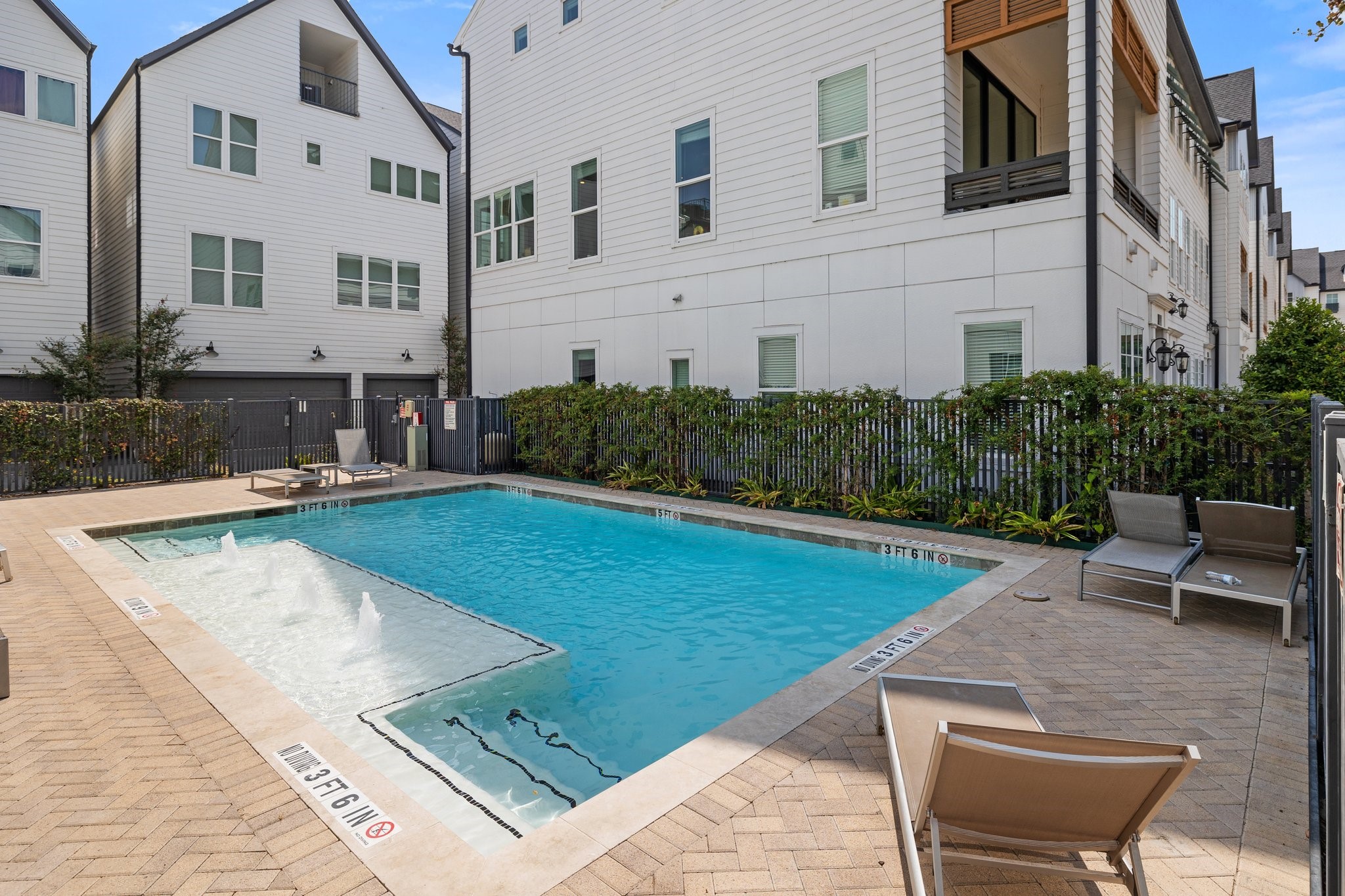 3306 West 12th Street Houston, TX 77008 - Photo 2 of 30