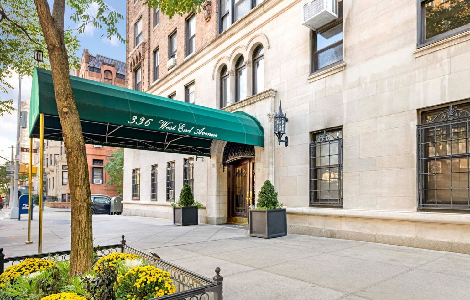 336 West End Avenue, Unit 7CD Manhattan, NY 10023 - Photo 15 of 16 a view of a building with a patio