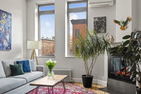$1,295,000 | 370 9th Street, Unit 2C | Park Slope