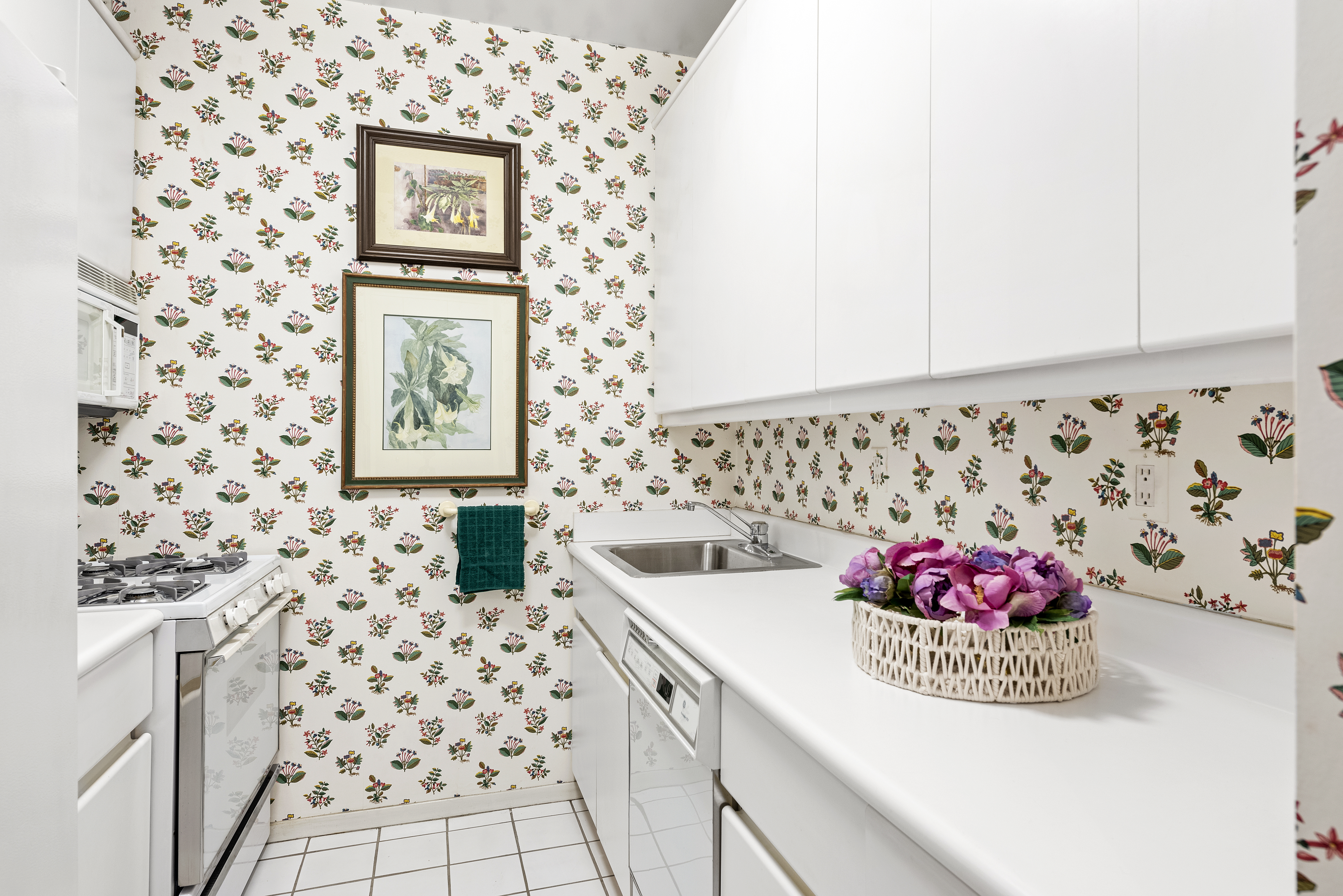 200 East 69th Street, Unit 2U Manhattan, NY 10021 - Photo 3 of 10