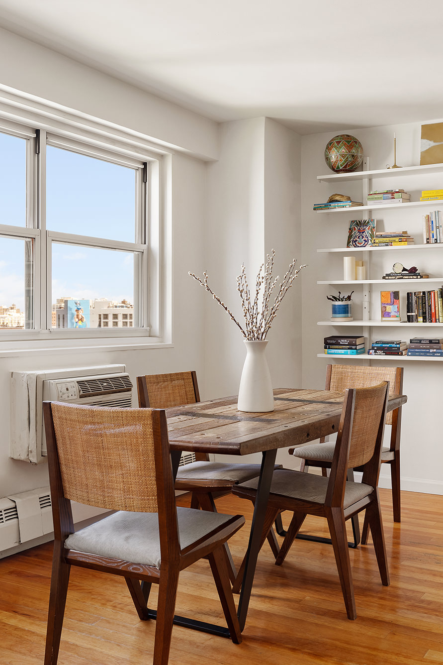 175 Willoughby Street, Unit 11L Brooklyn, NY 11201 - Photo 4 of 16 a dining room with furniture and window