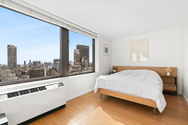 $765,000 | 100 West 39th Street, Unit 38I | Midtown South