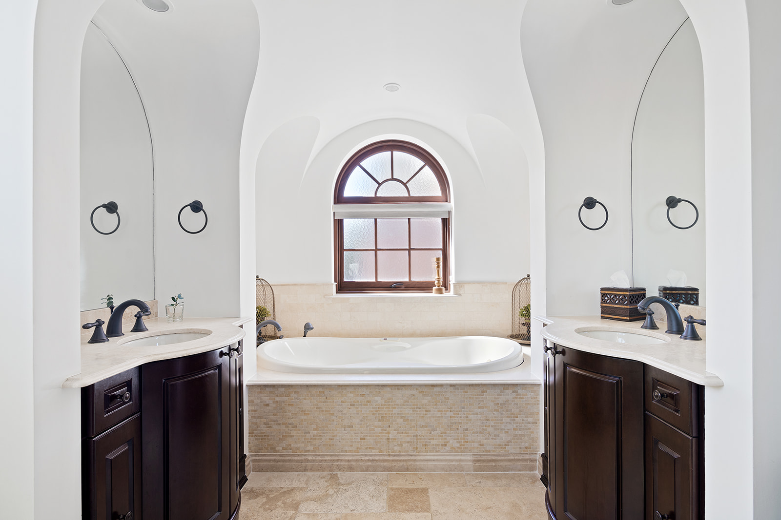 7921 Narrows Avenue Brooklyn, NY 11209 - Photo 20 of 42 a spacious bathroom with a bathtub a sink and a mirror