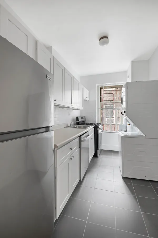 $2,700 | 187 Pinehurst Avenue, Unit 4D | Hudson Heights