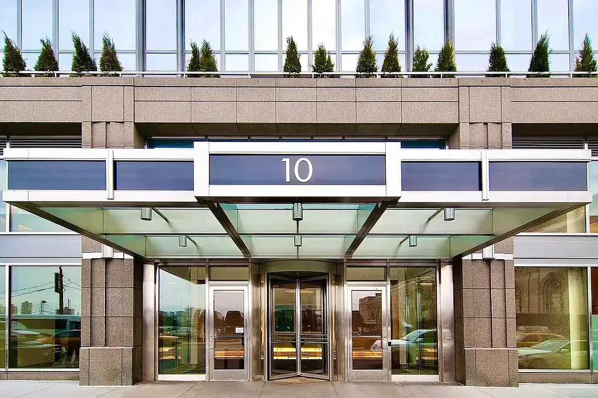 $899,000 | 10 West End Avenue, Unit 4/J | Upper West Side