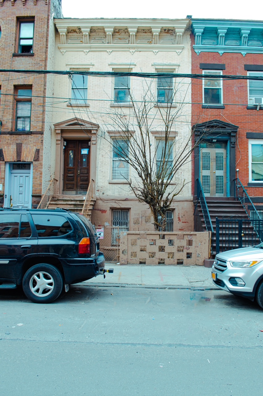 a car parked in front of a building