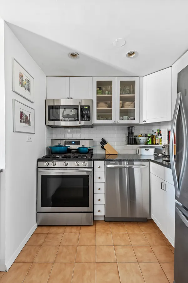 $10,000 | 55 Poplar Street, Unit 4K | Brooklyn Heights