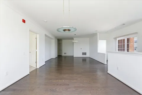 $525,000 | 20650 Hope Spring Terrace, Unit 301, Ashburn, VA 20147