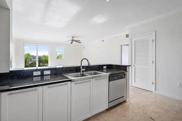 $2,950 | 235 Northeast 1st Street, Unit 408, Delray Beach, FL 33444