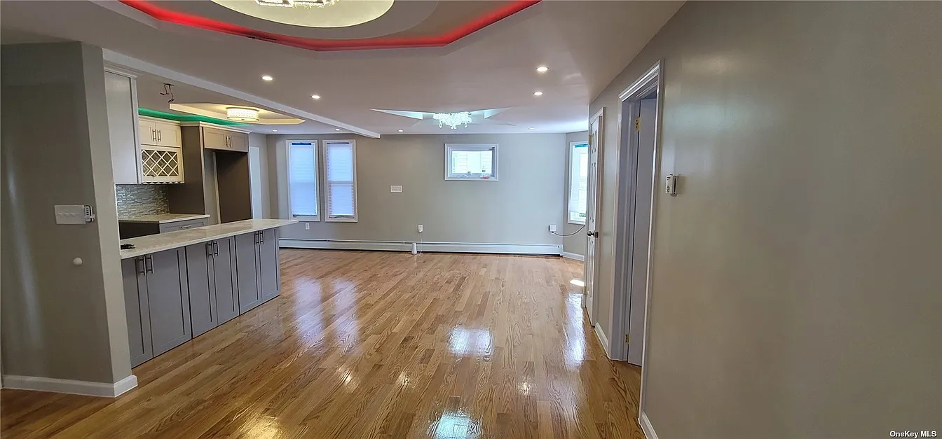 193-42 Williamson Avenue Queens, NY 11413 - Photo 3 of 28