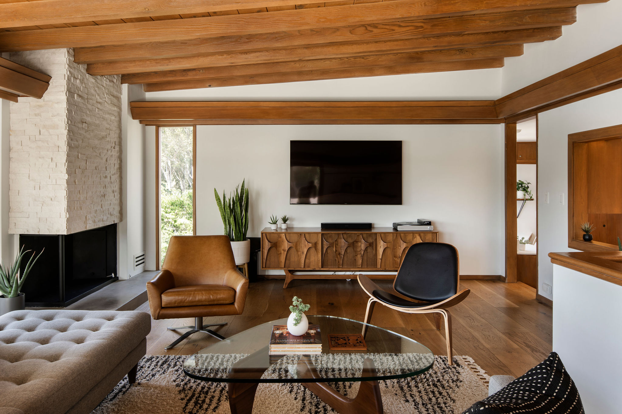 2371 Cove Ave Los Angeles, CA 90039 - Photo 13 of 43