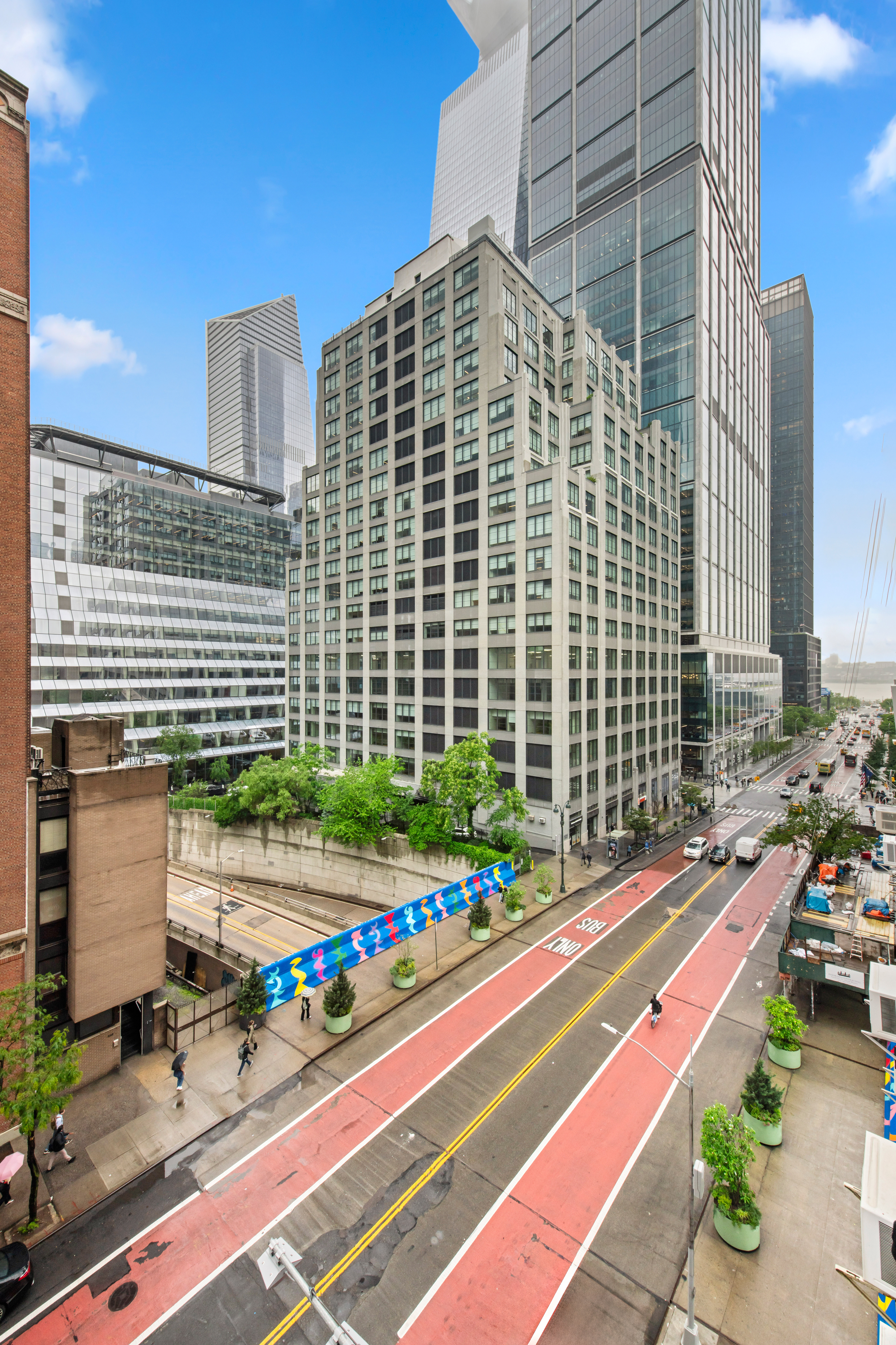 433 West 34th Street, Unit 8D Manhattan, NY 10001 - Photo 9 of 15 a front view of a building