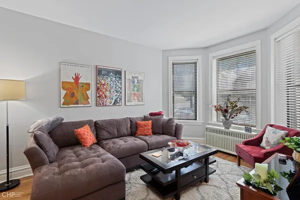 $1,200,000 | 2020 West Waveland Avenue, Chicago, IL 60618