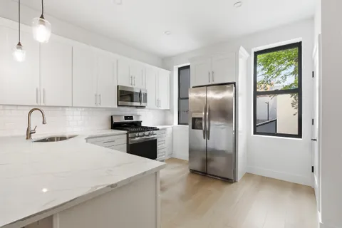 $3,850,000 | 29 Greenpoint Avenue | Greenpoint