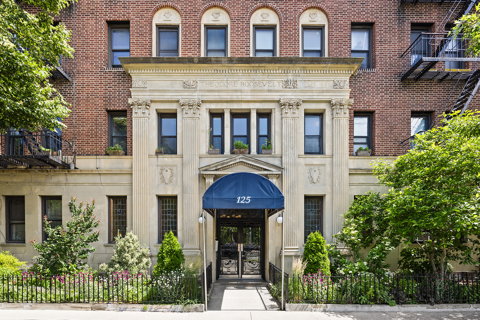 125 Eastern Parkway, Unit 3A Brooklyn, NY 11238 - Photo 9 of 15 a front view of a brick building