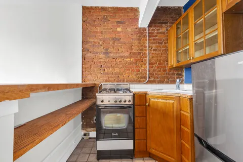 $499,000 | 240 East 32nd Street, Unit 2E | Kips Bay