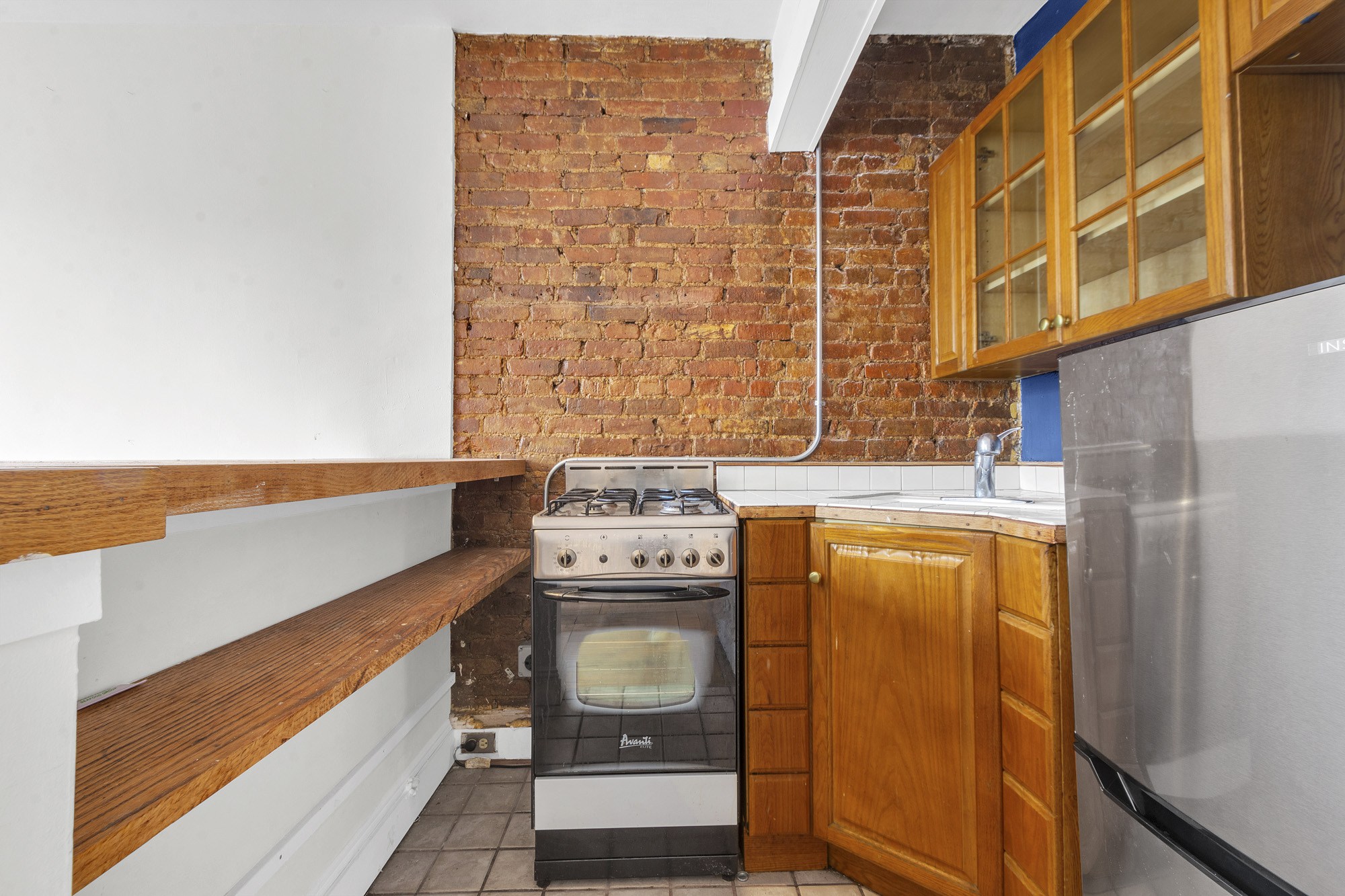 240 East 24th Street, Unit 2E Manhattan, NY 10010 - Photo 4 of 7 a utility room with dryer and washer