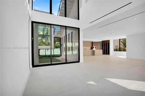 $6,350,000 | 5630 Pine Tree Drive, Miami Beach, FL 33140