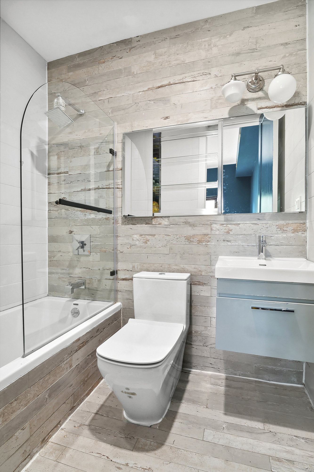 449 Evergreen Avenue, Unit 1 Brooklyn, NY 11221 - Photo 7 of 10 a bathroom with a toilet a sink and bathtub