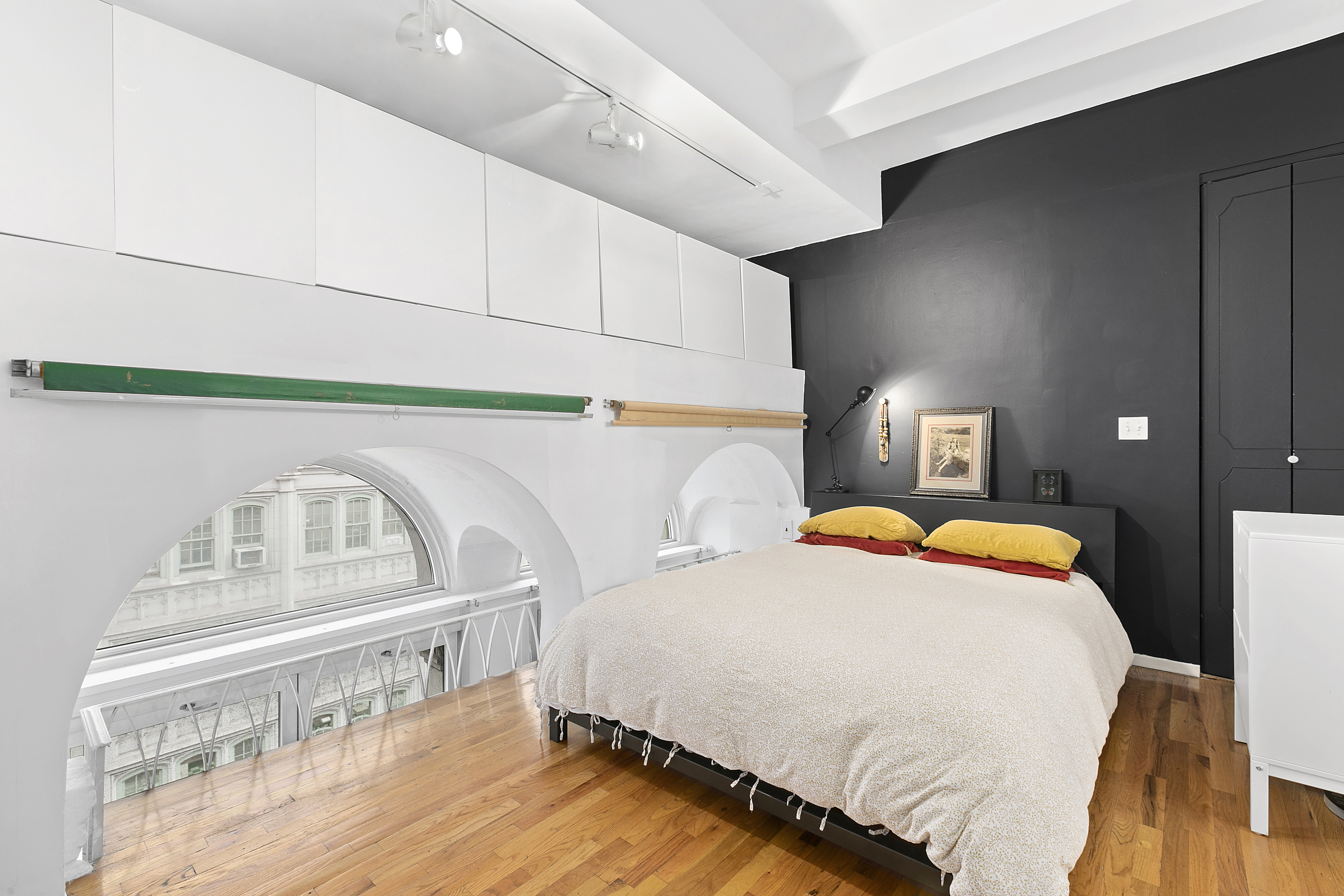 4 Lexington Avenue, Unit 8F Manhattan, NY 10010 - Photo 4 of 7 a bedroom with double bed a mirror and lamp