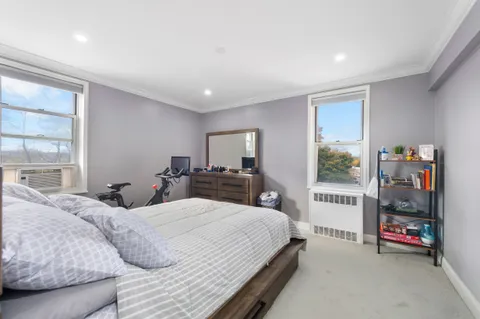 $210,000 | 5639 Netherland Avenue, Unit 5C | North Riverdale