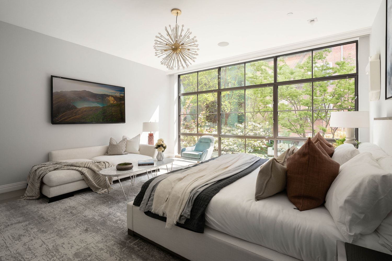 520 East 89th Street Manhattan, NY 10128 - Photo 16 of 40 a spacious bedroom with a bed and a flat screen tv