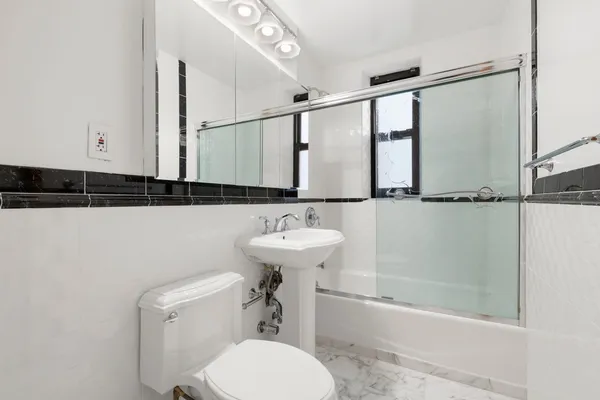$5,500 | 305 West 18th Street, Unit 2J | Chelsea