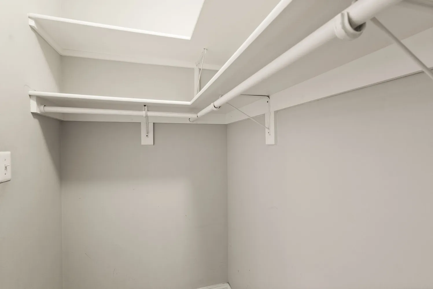 a black and white photo of a black and white wall