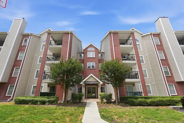 $405,000 | 3307 Wyndham Circle, Unit 2158, Alexandria, VA 22302