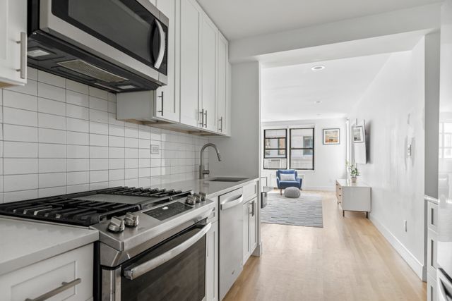 $712,500 | 60 East 9th Street, Unit 505 | Greenwich Village