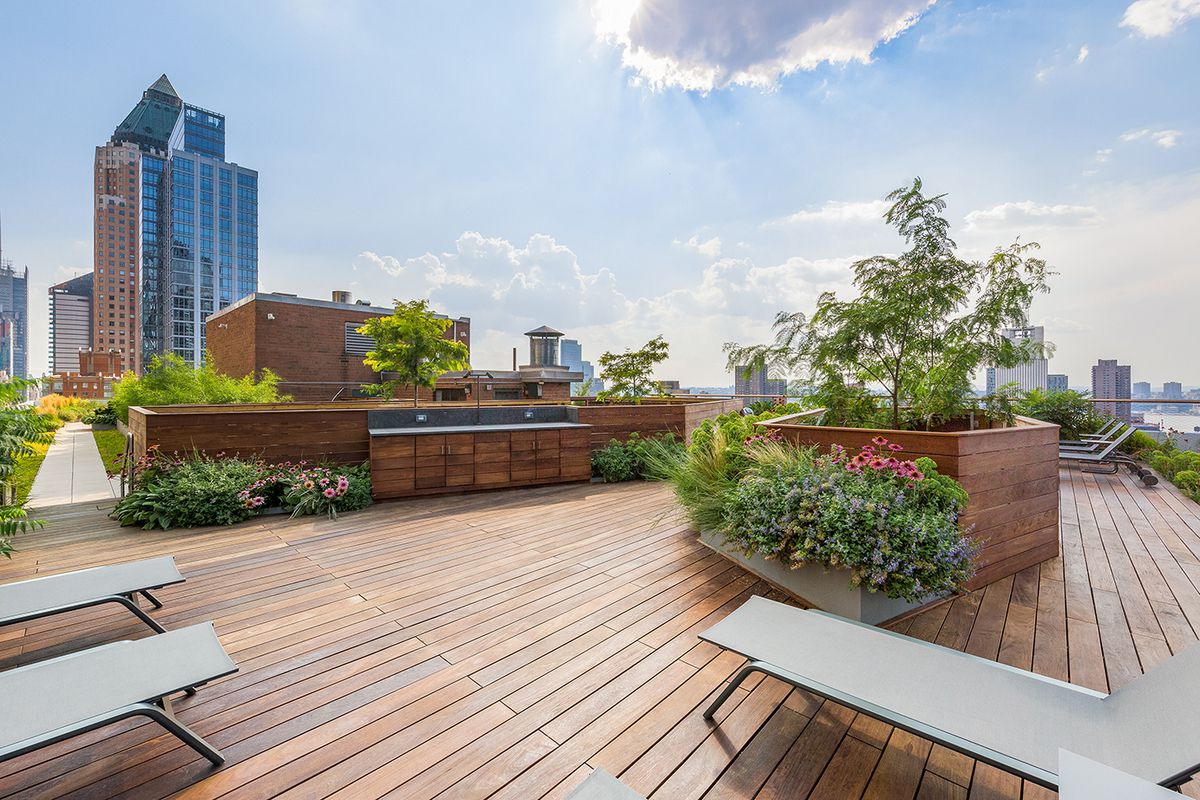 301 West 53rd Street, Unit 24H Manhattan, NY 10019 - Photo 10 of 15 a view of a terrace