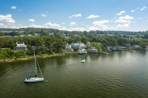 $795,000 | 286 Riverside Drive, Tiverton, RI 02878