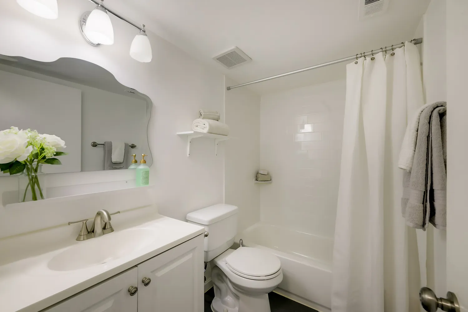 $240,000 | 7728 Hanover Parkway, Unit 203, Greenbelt, MD 20770