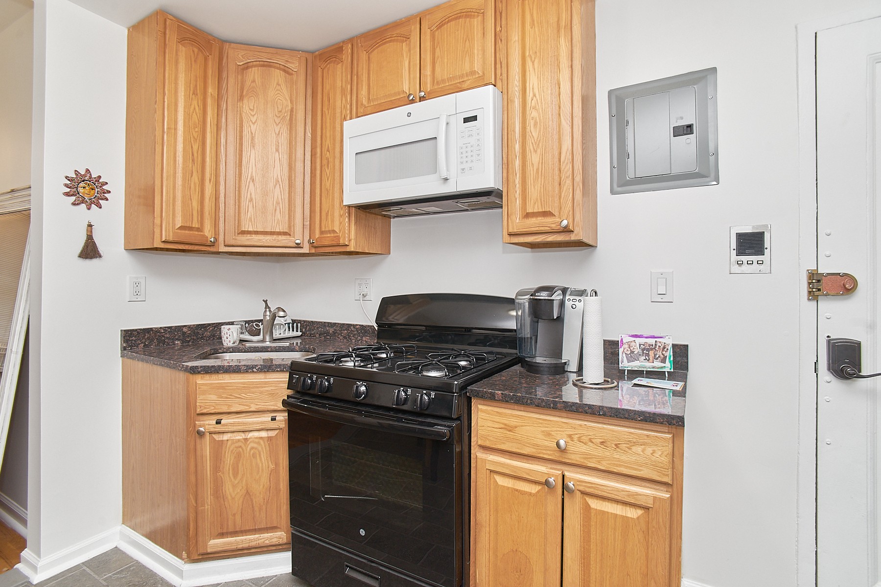 270 East 78th Street, Unit 15 Manhattan, NY 10075 - Photo 7 of 8
