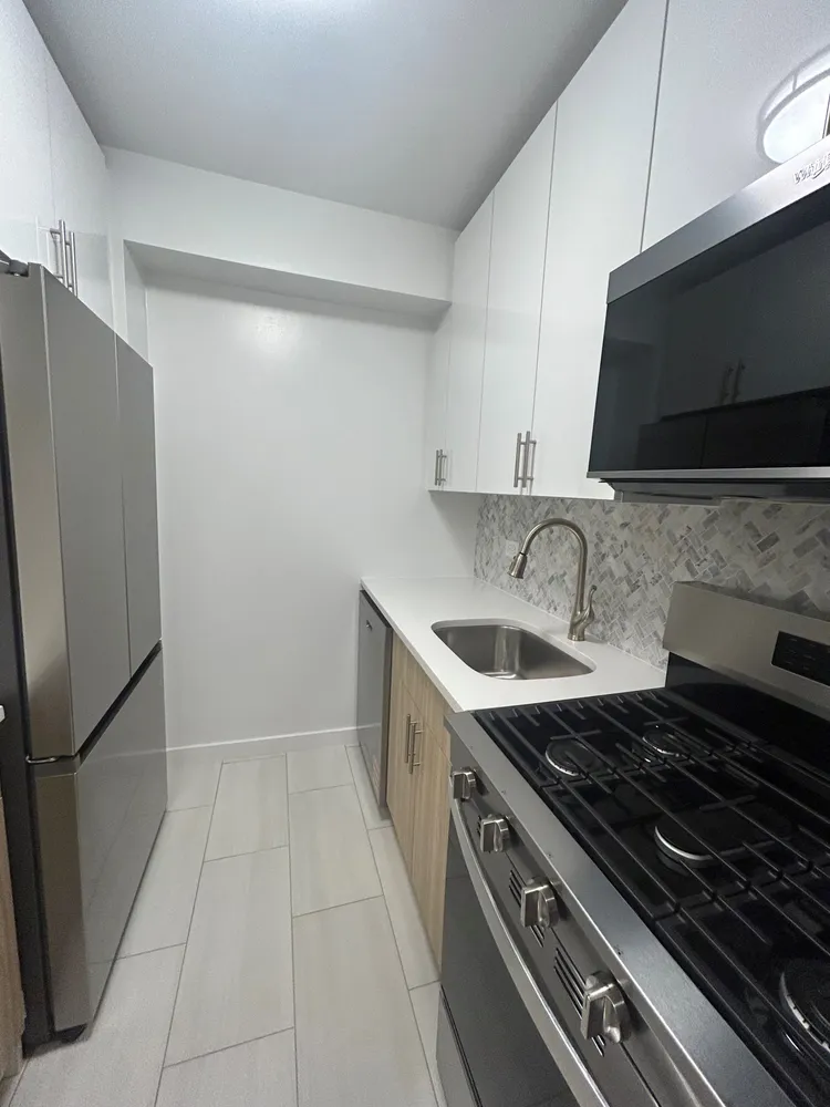 $999,000 | 400 East 54th Street, Unit 8A | Sutton Place